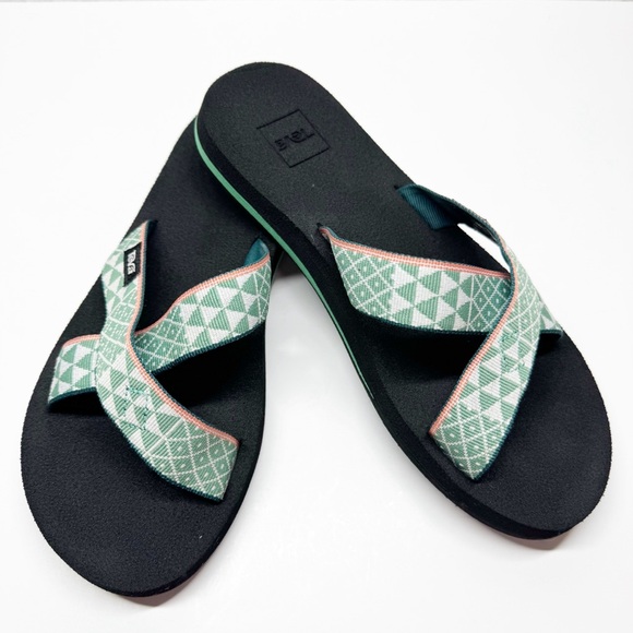 Teva Mush Kalea Livy Crisscross Flip Flops - Picture 1 of 10